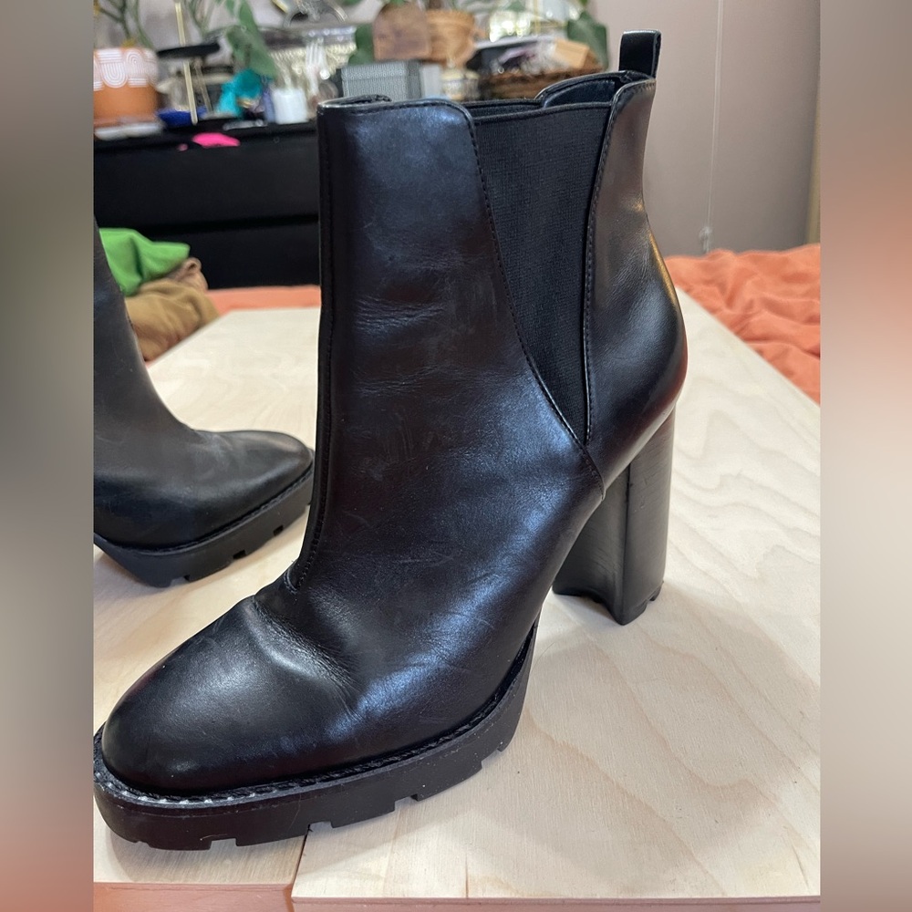 Saks Fifth Avenue Heeled Black Leather Booties Boots size 10 - Picture 3 of 12